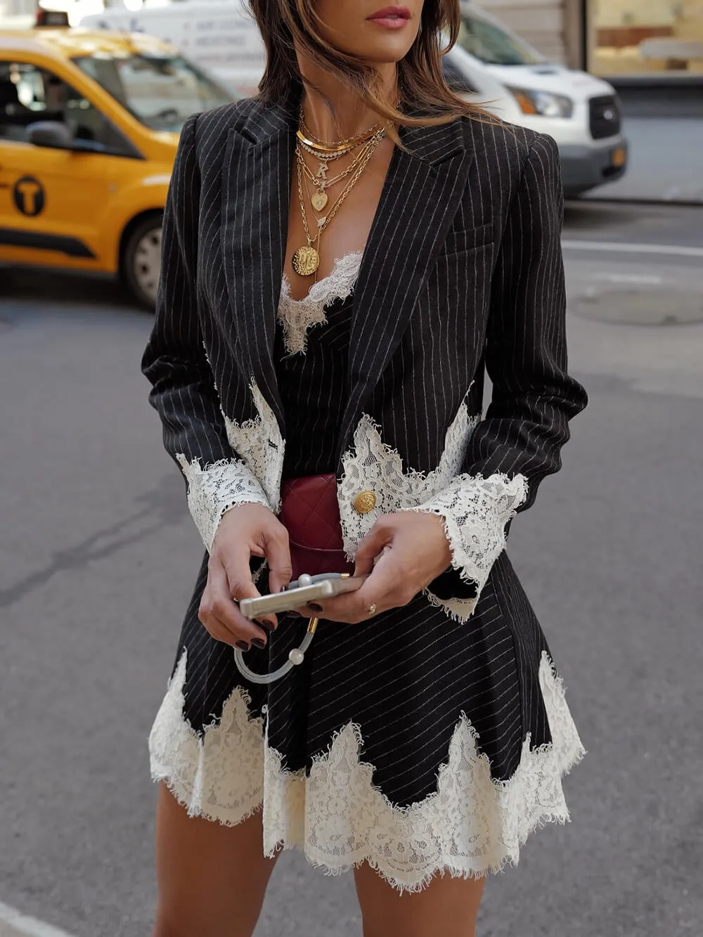 CÉLIA | Élégante mini robe en dentelle avec détails délicats - Luviera Fashion