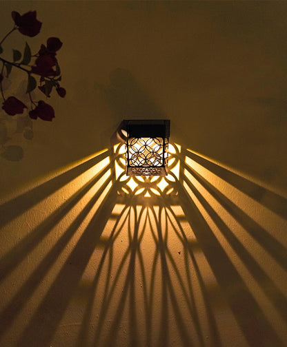 Silhouette Étoilée - Applique Murale LED Extérieure pour un Jardin Enchanté