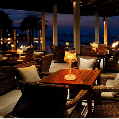 EcoLume – Lampe de Bureau Solaire Multifonctionnelle