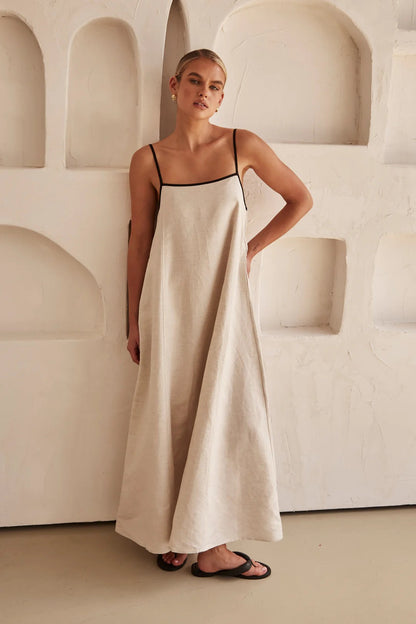 Isara - Robe d'été beige à la silhouette féminine