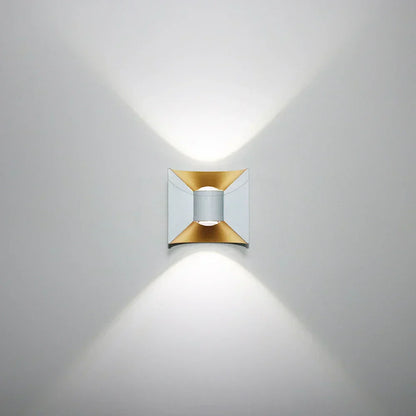 Applique Murale Extérieure Moderne - Éclairage LED Écoénergétique et Résistante aux Intempéries
