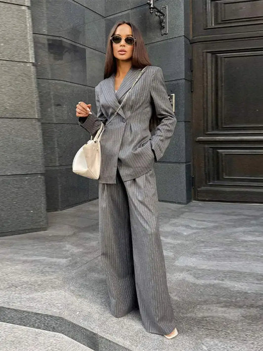 NOÉMIE | Blazer court tendance et raffiné - Luviera Fashion