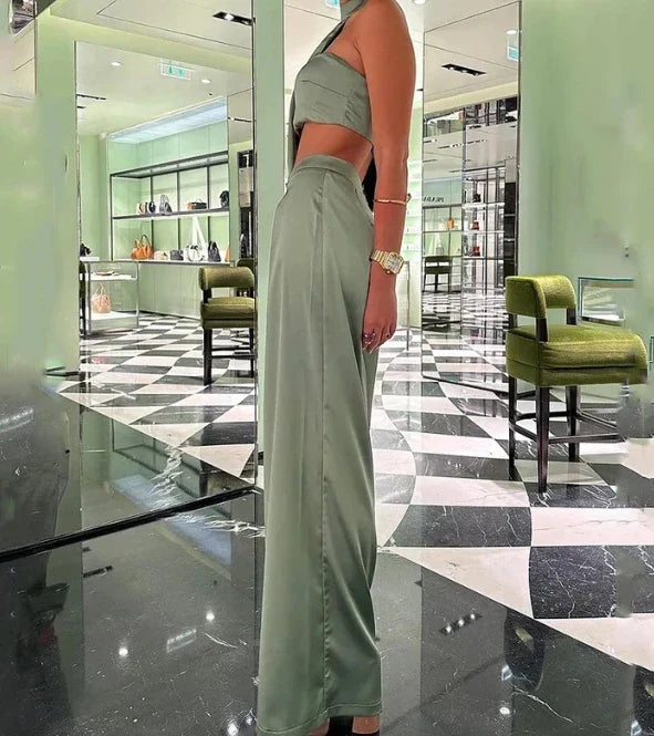 MIA | Look relaxé avec cet ensemble soutien-gorge et pantalon à épaules