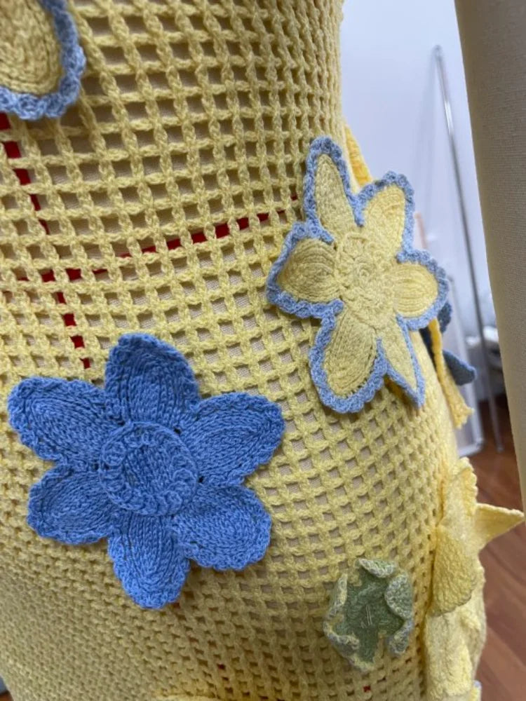 Robe d'été courte en crochet jaune avec broderie florale pour femmes – Nari