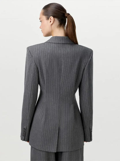 NOÉMIE | Blazer court tendance et raffiné - Luviera Fashion