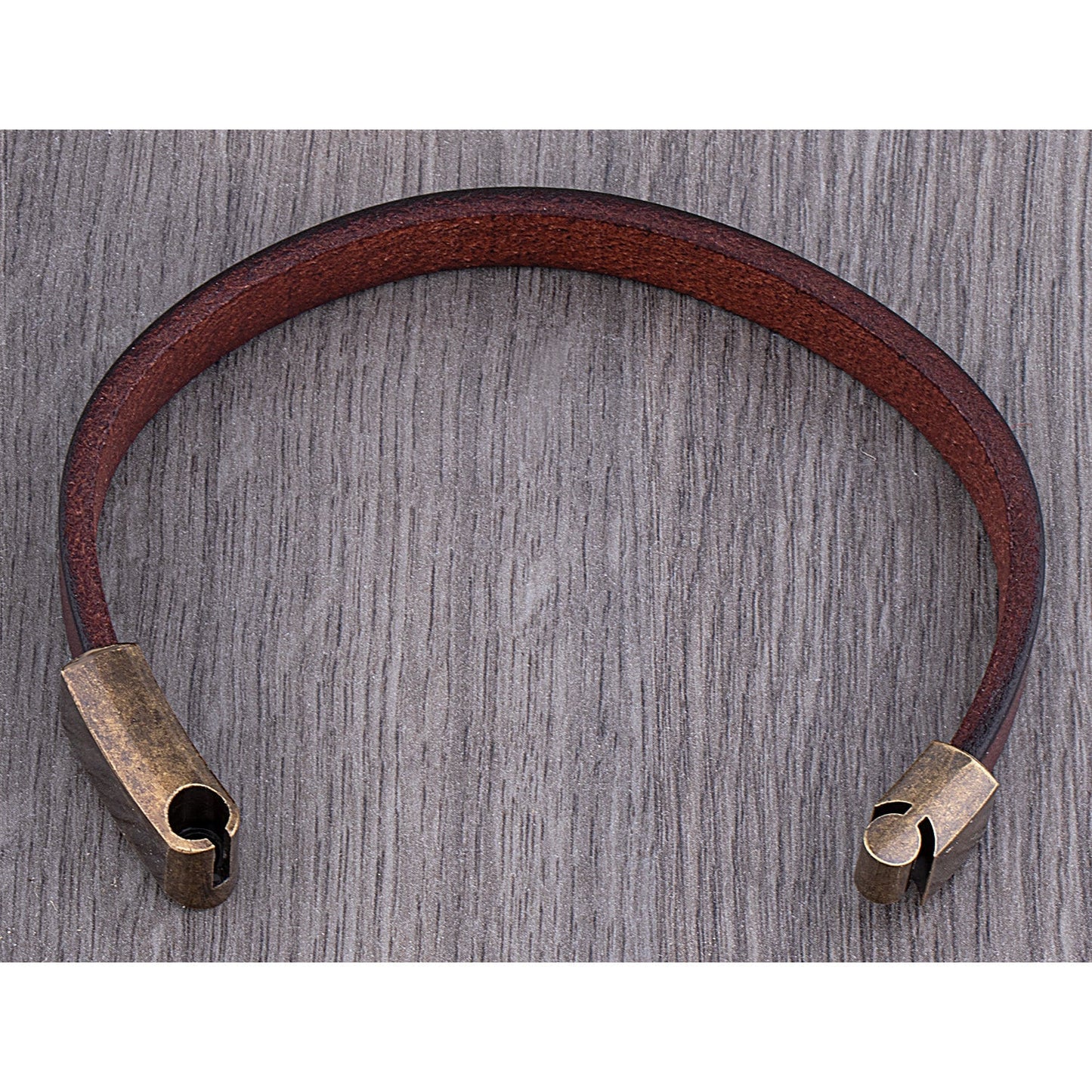 Rugged MATHIS | Bracelet en cuir, une touche de caractère masculine - Luviera Fashion