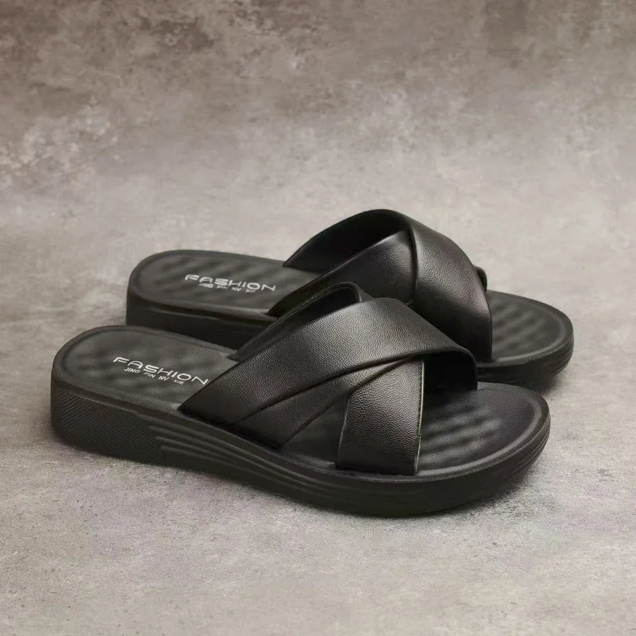 Mules à talon compensé pour femmes en simili cuir avec bout ouvert – Modèle Cassy