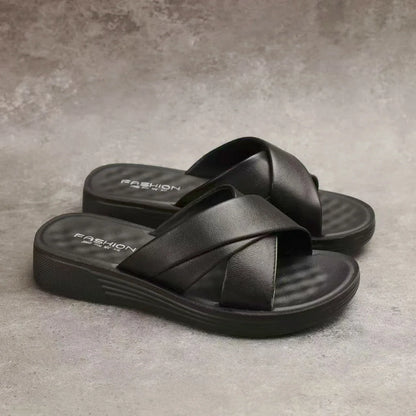 Mules à talon compensé pour femmes en simili cuir avec bout ouvert – Modèle Cassy