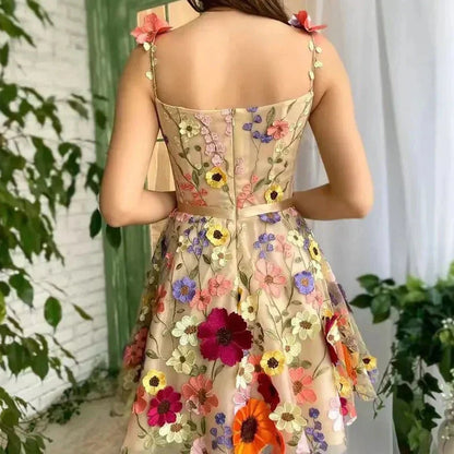 Robe printanière élégante avec broderie florale et bretelles - Couleur Violet