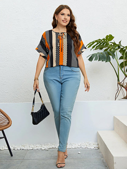 Chemisier à pois de printemps avec col noué en grandes tailles