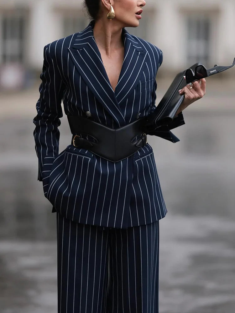 LIVIA | Ensemble blazer rayé et pantalon élégant - Luviera Fashion