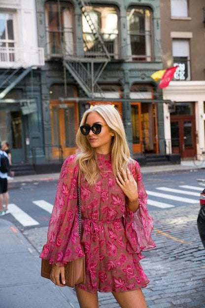 Robe Femme – Coupe Flottante – Design Brodé – Dos Ouvert – Manches Transparentes