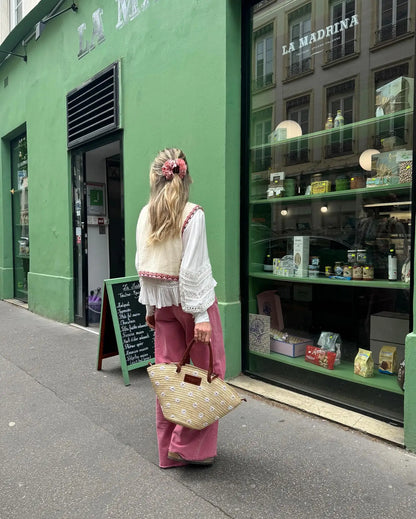 Sac fourre-tout en osier pour femmes – Fleurs brodées – Design spacieux – Ouvert en haut – Poignées solides